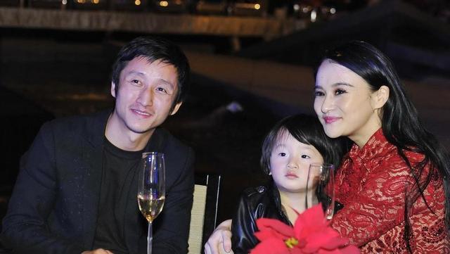 邹市明老婆观赛泪目，汲取力量，自我成长之路
