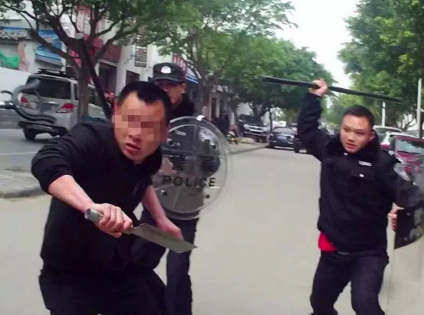 最新砍人视频，小巷深处的暴力与探索之旅